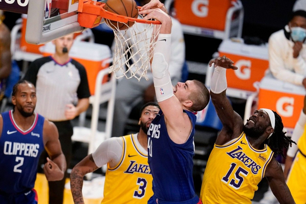 Zubac među najboljima, pogledajte njegovo sjajno zakucavanje i blokadu na LeBronu Jamesu