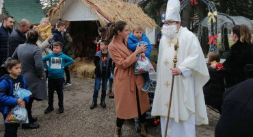 Sveti Nikola stigao u 'Božićni grad' na Buni