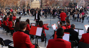 MOSTAR Glazbom čestitali predstojeće blagdane