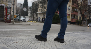 Postavljene prve taktilne ploče u Mostaru