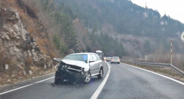 JABLANICA U izravnom sudaru automobila, ozlijeđene dvije osobe