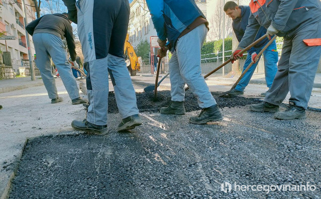 Radovi kod Doma zdravlja
