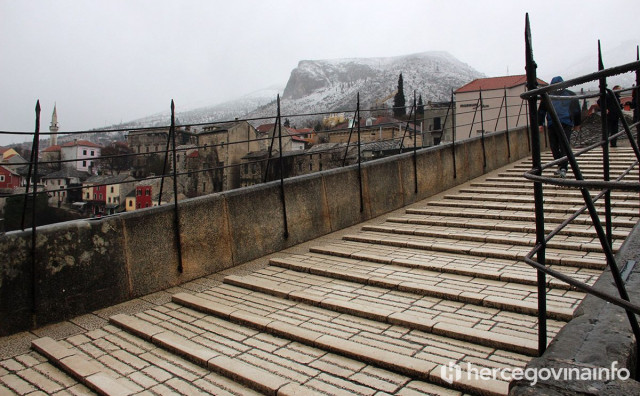 Stari most kiša i snijeg