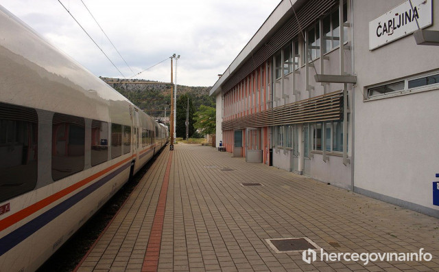 PROMET BIO OBUSTAVLJEN Vlak iskočio iz tračnica u Čapljini, a potom između Konjica i Bradine