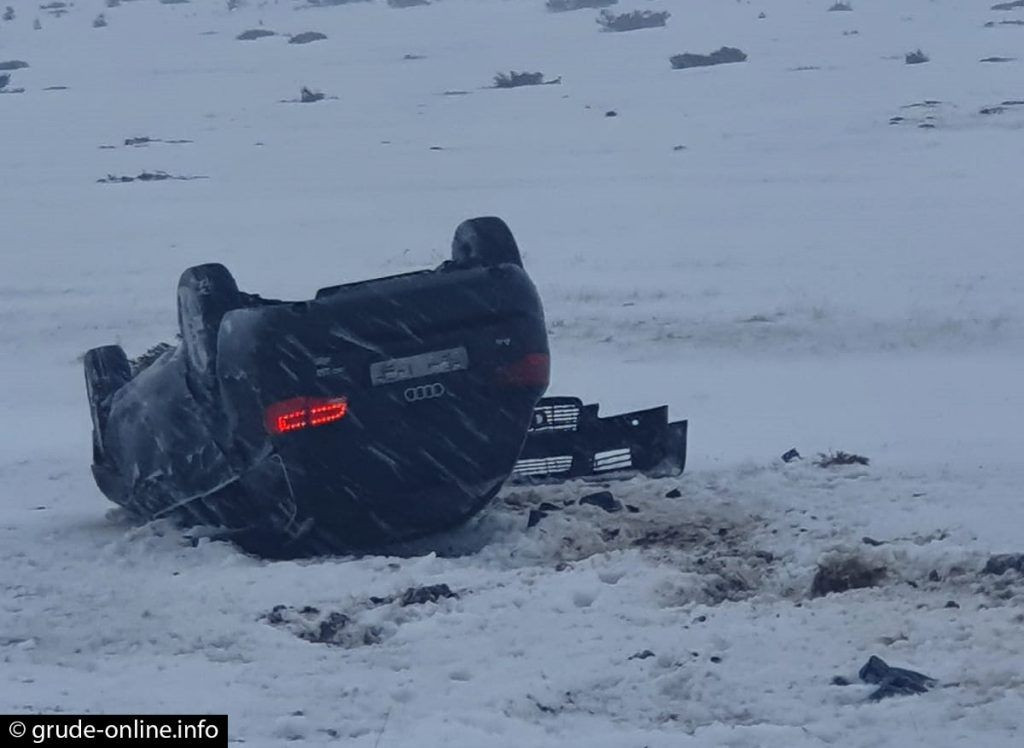 BLIDINJE Audi završio na krovu