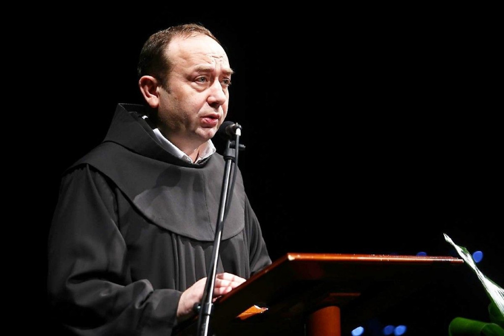 EMOTIVNO PISMO PROVINCIJALA Dužnost mi je ne dopustiti da te oči, ti osmijesi, ti snovi ikada padnu u zaborav