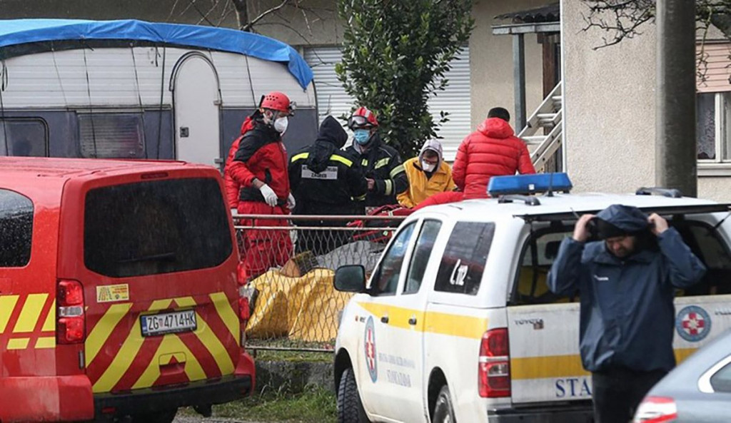 NOVA TRAGEDIJA U PETRINJI Poginuo volonter, ozlijeđena dva vatrogasca