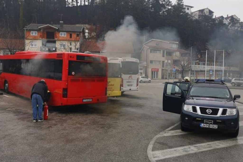 ŠIROKI BRIJEG Zapalio se autobus