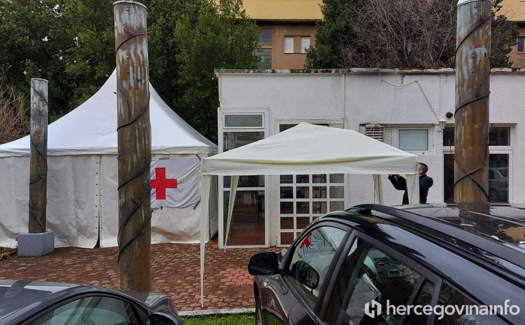 Šatorsko naselje pred Vladom HNŽ-a