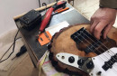 KREATIVNI TATA ZDENKO 'Sestrama Ramljak' otac je za Božić izradio unikatne gitare