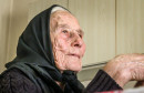 BAKA MIKA 92-godišnja starica iz Hercegovine cijelom selu na dar isplela vunene čarape