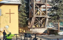 Srušen drveni crkveni zvonik u Drvaru