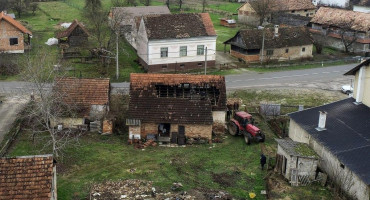 NOVI PROBLEMI KOD PETRINJE Nakon potresa voda im izvire iz zemlje