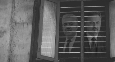 Kako, bolan, možeš gledati iza zavjese kako razapinju šatore, dovode djecu i žene pred Vladu?