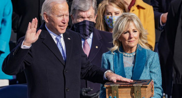 Joe Biden prisega