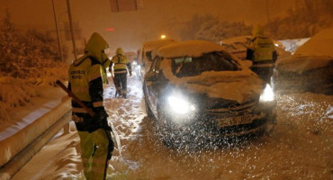 ZAMETENI U SNIJEGU Police trgovina u Madridu prazne, ljudi grabe kao kad je počela korona
