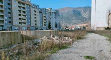 MOSTAR Odvezli ga do 'Silosa', tražili novac pa ga udarali u glavu i isjekli po obrazu