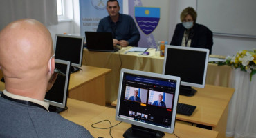 Nastavnici i profesori iz HNŽ krenuli na online obuku