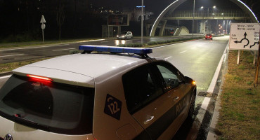 Policijsko vozilo pasarela Zalik