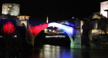 Sa Starog mosta u Mostaru poslana poruka za Petrinju i Posušje