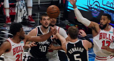 Zubac najprije napravio blokadu, a zatim fantastično zakucao