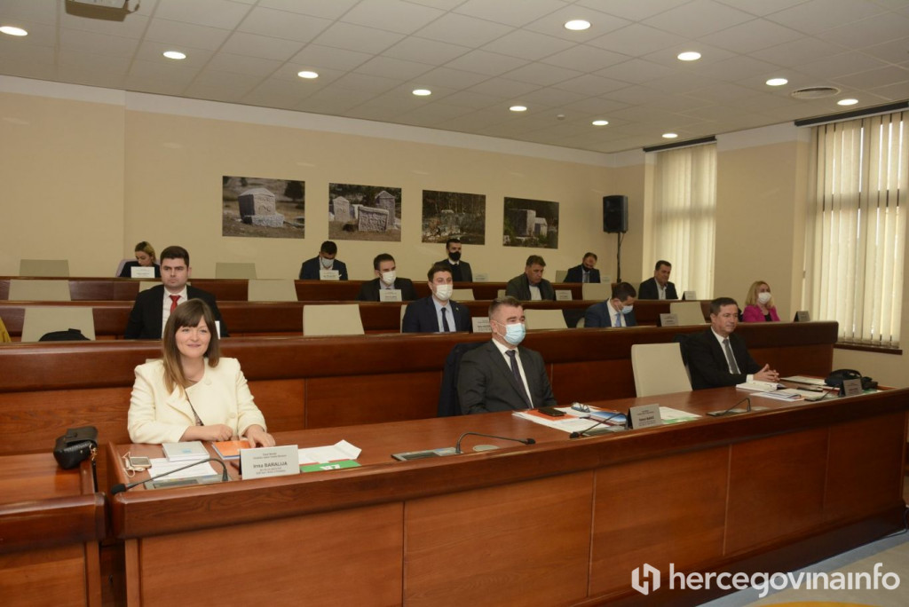 SATTLER I NELSON POČASNI GRAĐANI MOSTARA Republikanci optužili Našu stranku da ih je preglasala, a Baralija SDA da je na liniji HDZ-a 30 godina