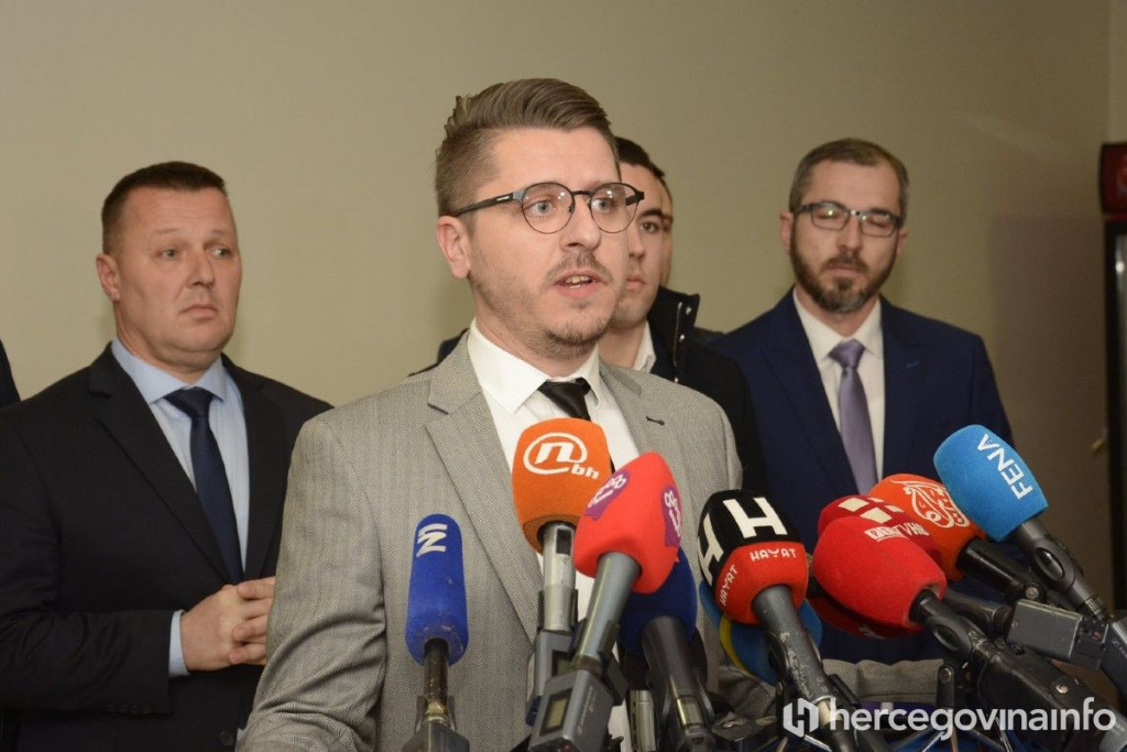 UZRUJANI ZELENIKA Ako vam je do cirkusa, eno ga na Bišću polju, ima i ringišpil i tobogan