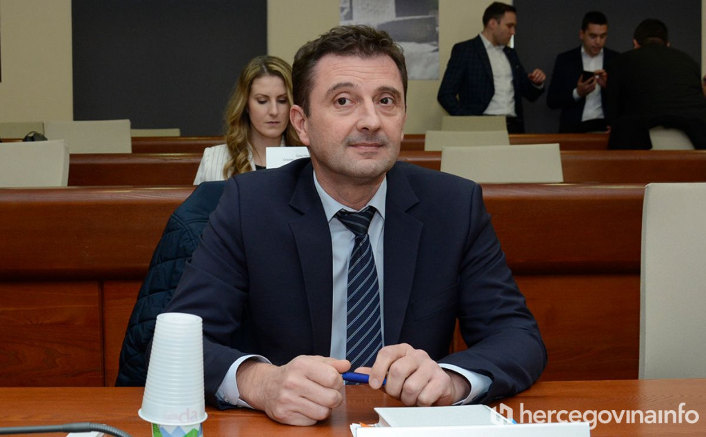 Ako bude izabran danas, Kordić časti sve redom