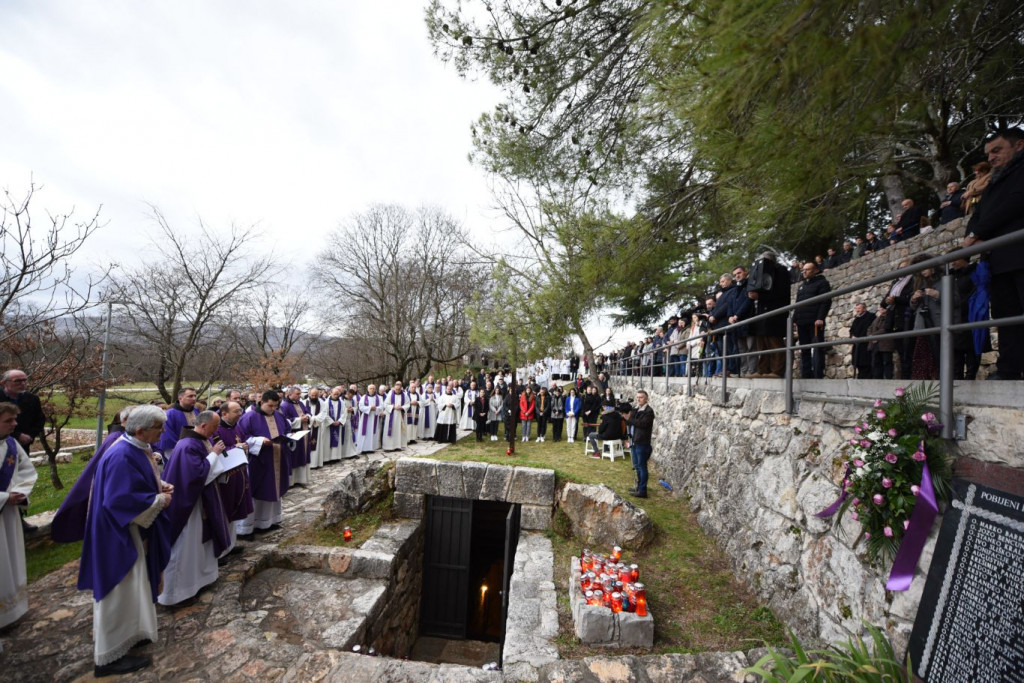ŠIROKI BRIJEG Obilježena 76. obljetnica najtužnijeg dana u povijesti grada