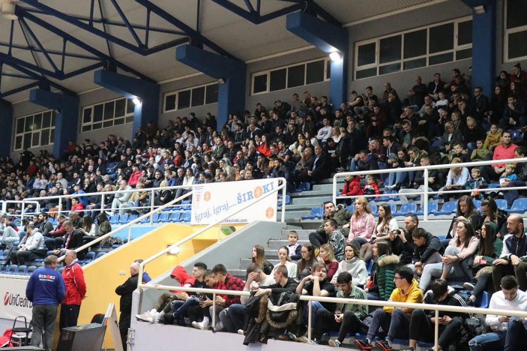 NAKON GODINU DANA Publika se vraća na Pecaru