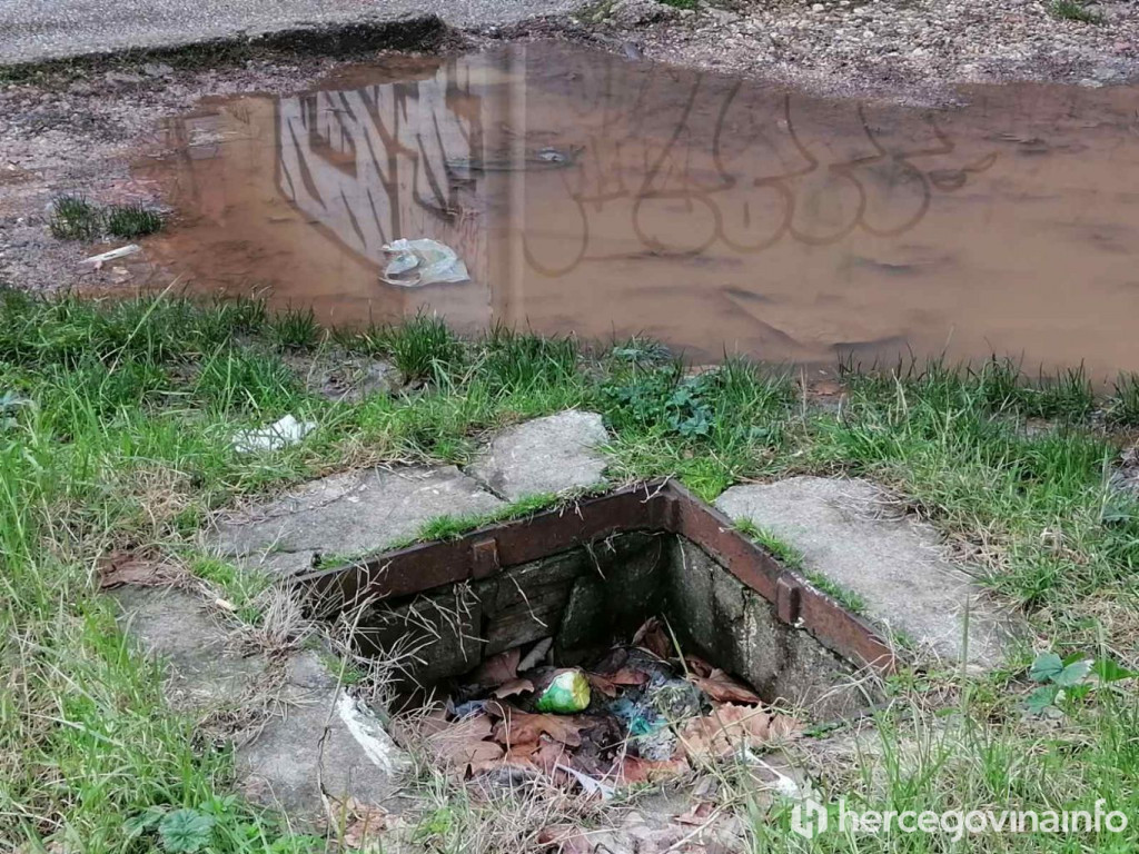 Zvali su nas i stanari Zvjezdare, u dvorištu im plivaju fekalije, a djeca tim putem idu do igrališta i škole