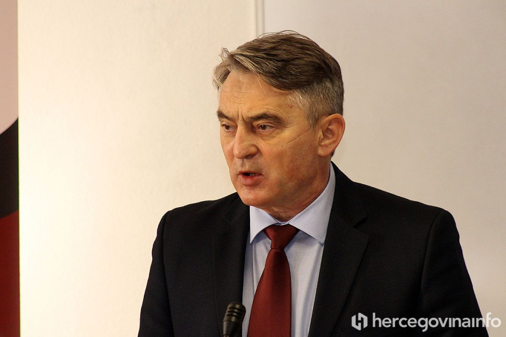 PRILIKOM ULASKA U BIH Komšić predlaže uvođenje PCR testa za sve osobe