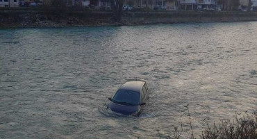 Vozilo sletjelo u Neretvu