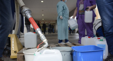 JUČER NAPRAVLJENO, DANAS VEĆ NE RADI Bidoni pred SKB-om, dio Mostara ponovno bez vode