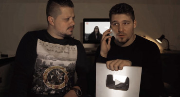 JURE I MATE Livnjaci dobili Youtube Silver Play Button, prodaju ga!