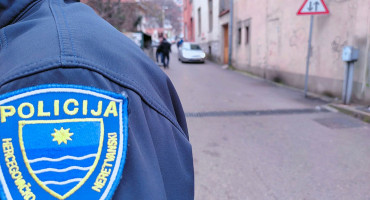 MOSTAR Vozači parkiraju gdje i kako stignu, policija ustrajna u kažnjavanju