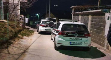 SARAJEVSKA NOĆ Zasmetao mu tuđi auto, pa bacio bombu i zapucao na policiju