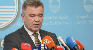 Umjesto Radmilinim radom zadnje desetljeće, Salem Marić se bavi time tko je šta objavio