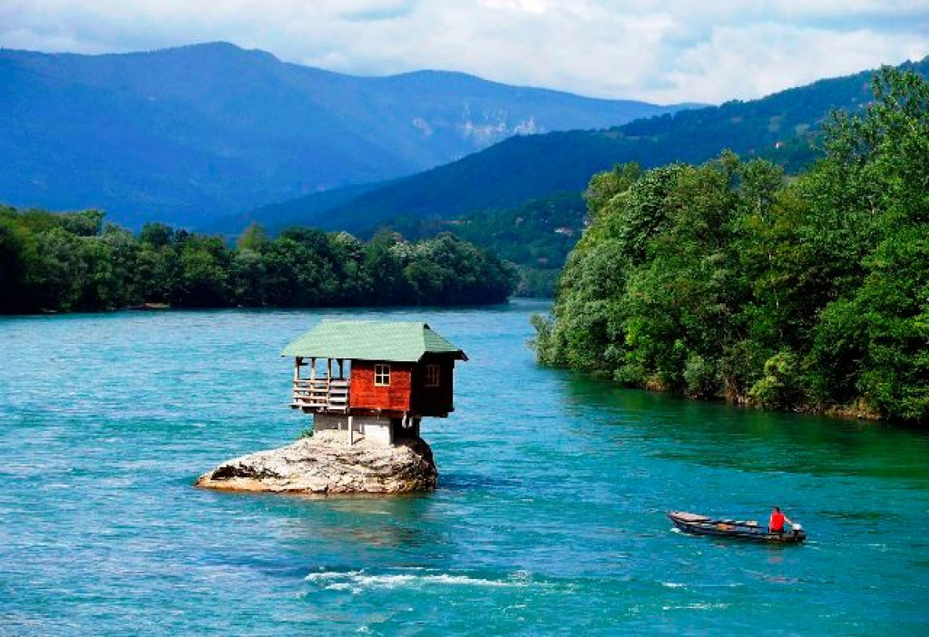 Kućica na rijeci Drini čije su slike obišle svijet