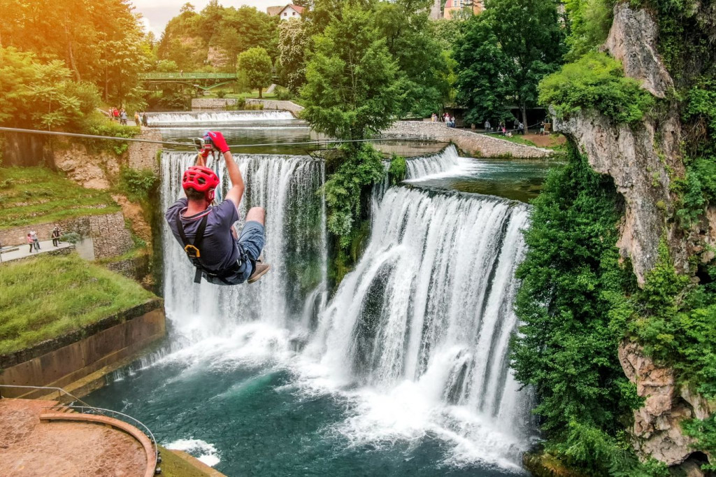 Zipline iznad jednog od najljepših vodopada svijeta je idealna vikend destinacija