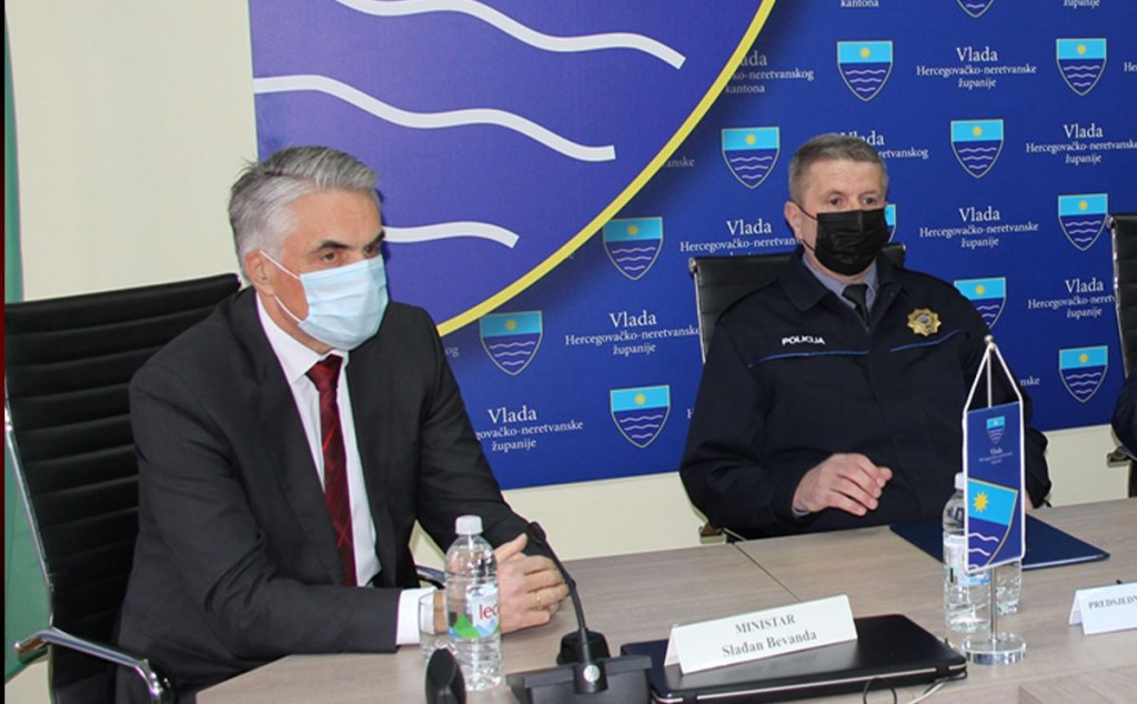 NAKON MEDICINARA, NA ULICAMA I POLICAJCI "Vlada HNŽ novac za policiju preusmjeravala na sumnjive druge pozicije"