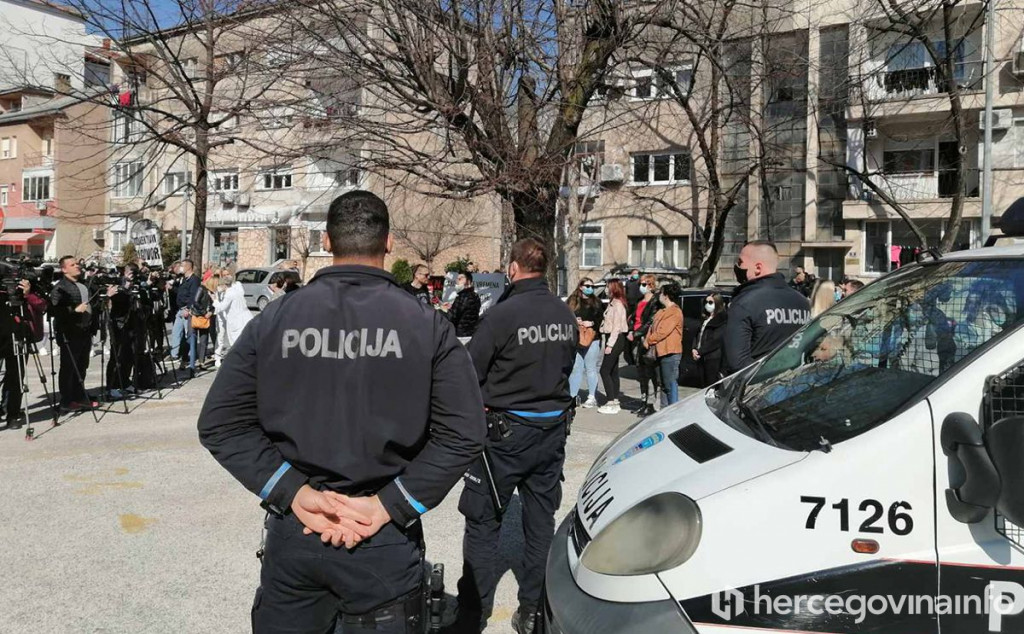 Zdravstvo u novoj prosvjednoj šetnji, traže od Vlade ostavke, a Vlada poziva na novo sastančenje, ovaj put ne u privatnom hotelu