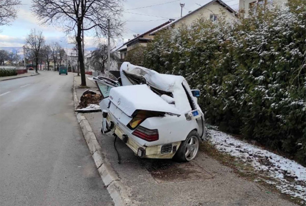 RADIO ZA ČAPLJINSKO PODUZEĆE Ovo je ostalo od automobila u kojem je poginuo 31-godišnjak
