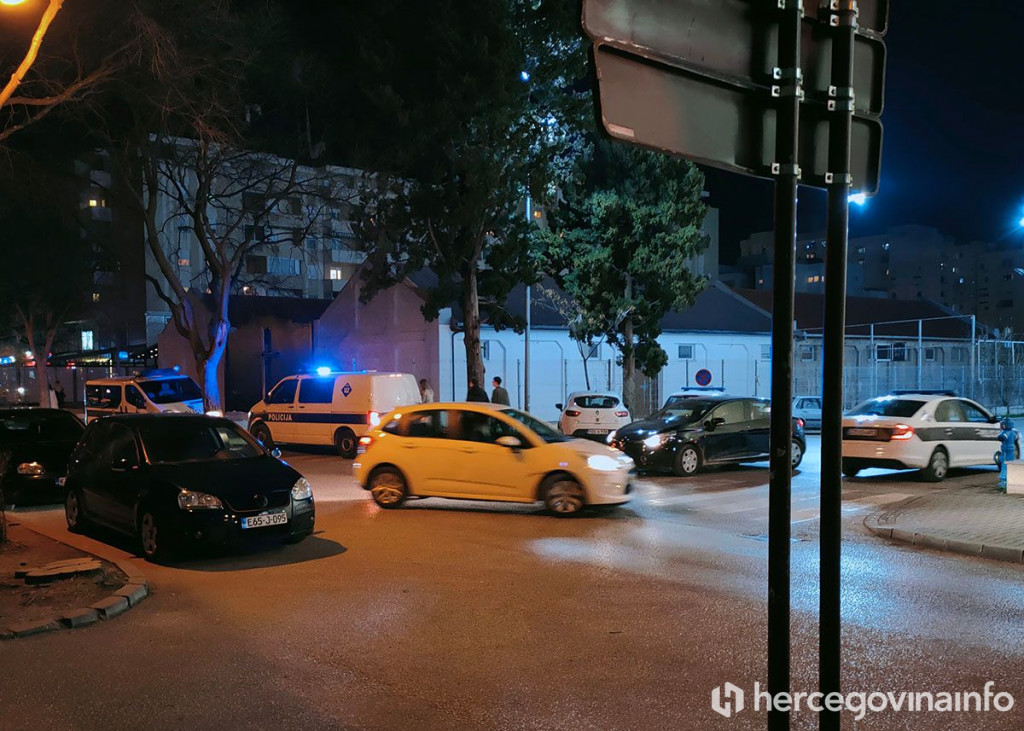 MOSTAR Huligani se potukli pred tržnim centrom, intervenirali policija i zaštitari