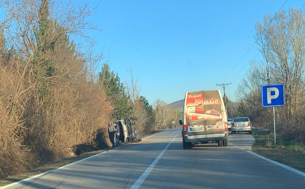 PREVRNUO SE KOMBI Jutros zastoj na prometnici Mostar-Stolac
