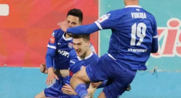 SLAVLJE NA PECARI Široki srušio Sarajevo