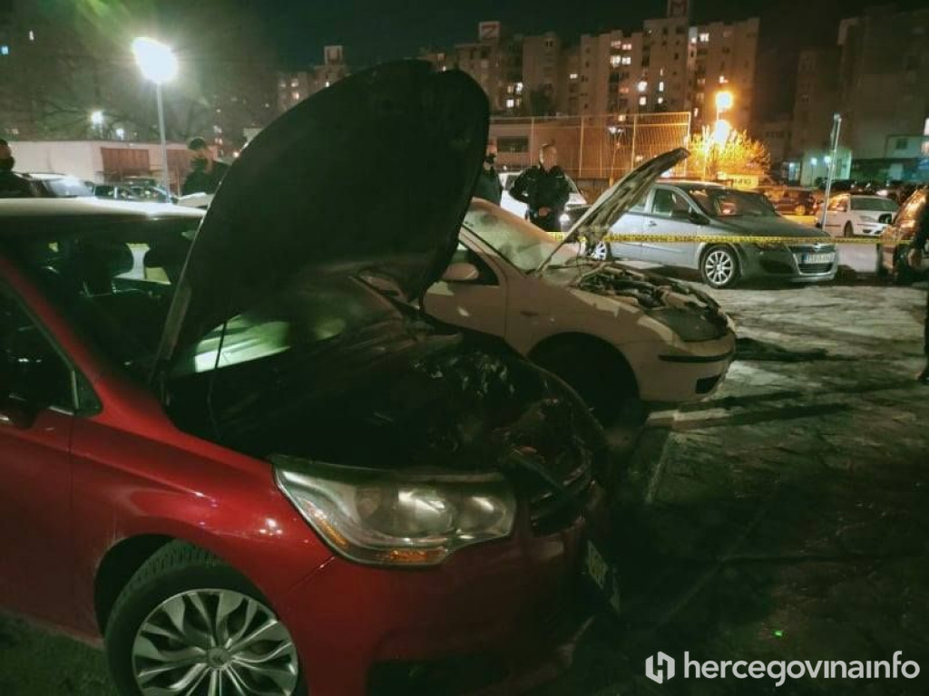 MOSTAR Požar oštetio dva osobna automobila
