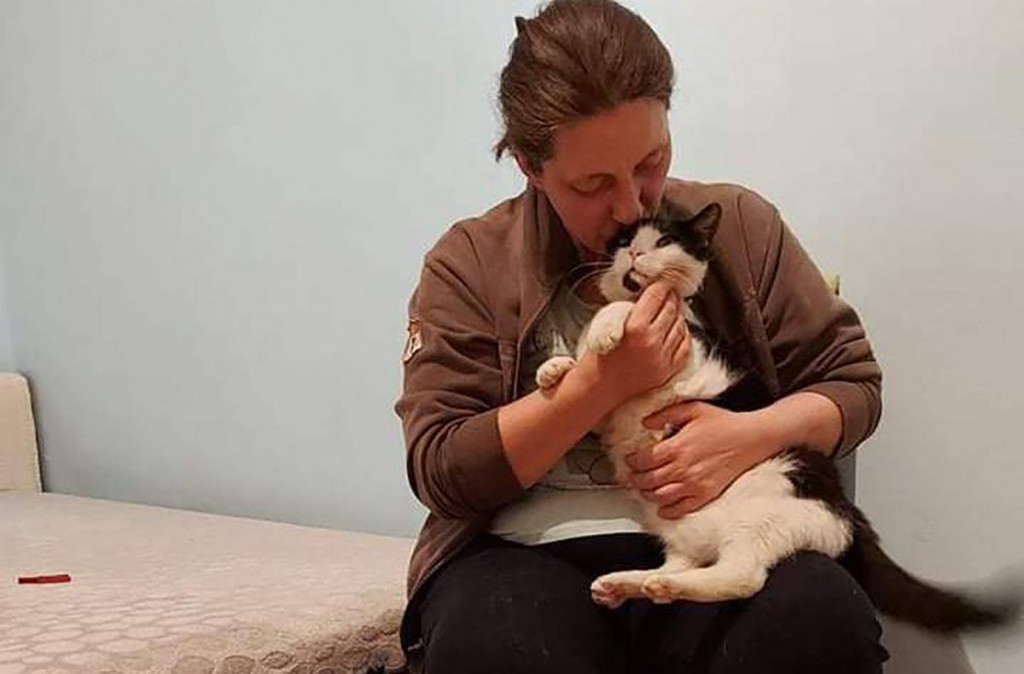 (NE)OBIČNI ŽIVOT S macama legne i budi se, a zauzvrat dobije ljubav