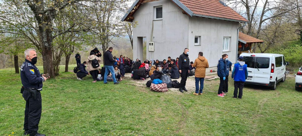 Migrantske obitelji od granice sa Hrvatskom izmještene u prihvatne centre