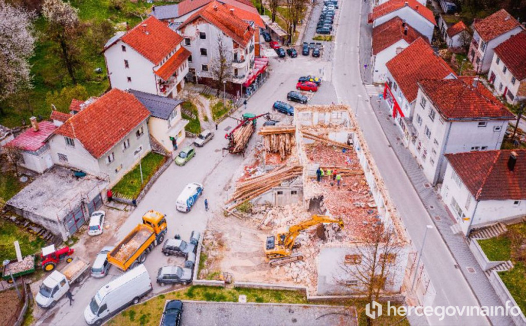 U Prozoru će se graditi gradski trg, srušen stari hotel